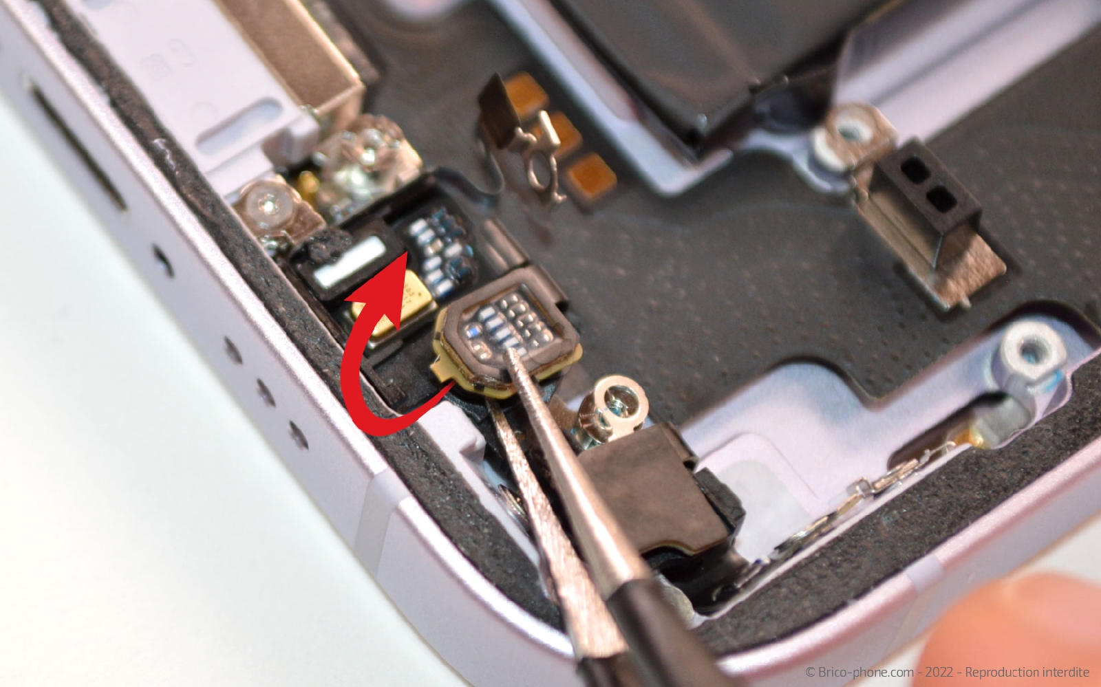 Comment changer le connecteur de charge sur iPhone 14 photo 2